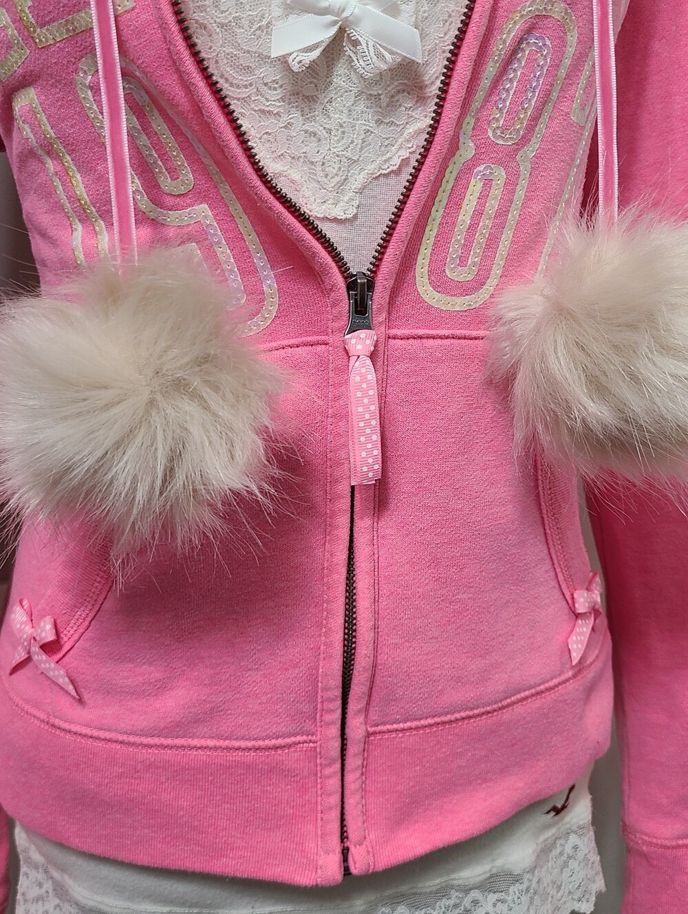 ♡ Y2K ♡ Aeropostale Hot Pink Fur Trim Hooded Jacket Pom-poms Sequin Logo - Picture 10 of 10